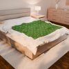 Cozy Leaf Pattern Velveteen Plush Blanket - Perfect for Home Relaxation and Gifting