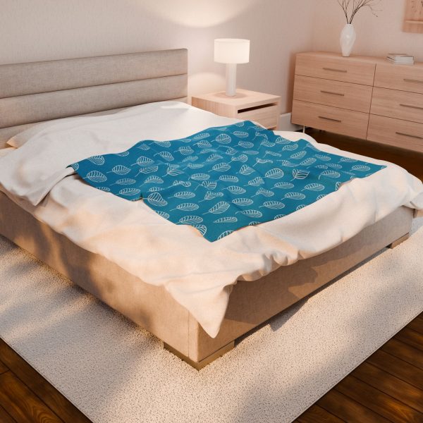 Cozy Velveteen Plush Blanket with Leaf Pattern - Perfect for Home Decor